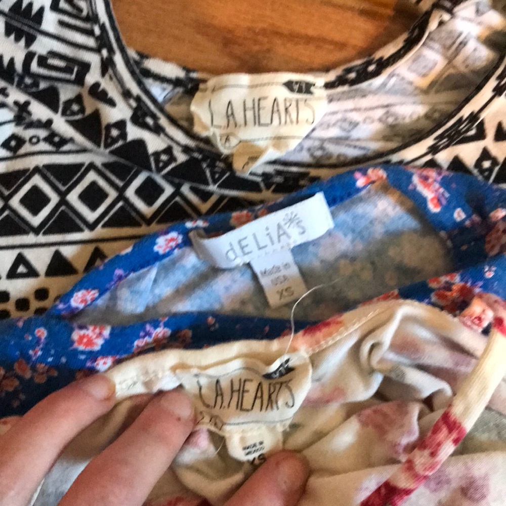 Three XS croptops - Picture 5 of 5